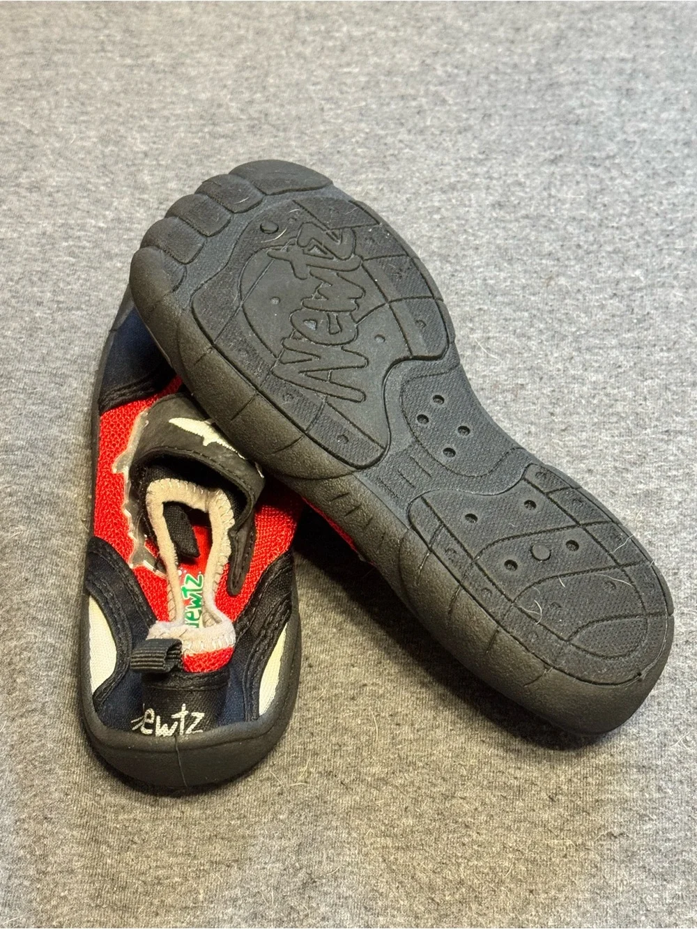 Newtz Children's Red & Black Water Shoes with Shark Accent Boys/Unisex sz 13 Kid